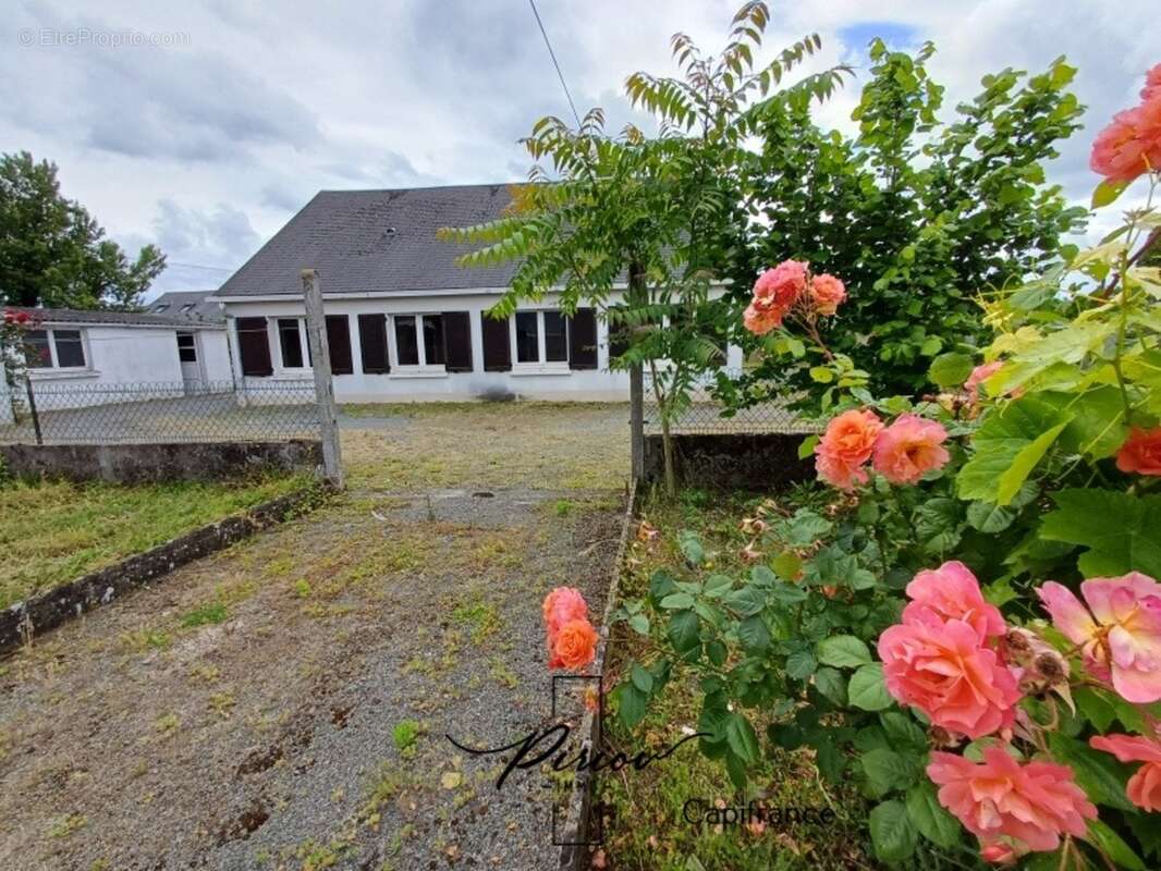 Pavillon plain pied, 3 chambres, 1230 m² de terrain clos de murs - photo 12