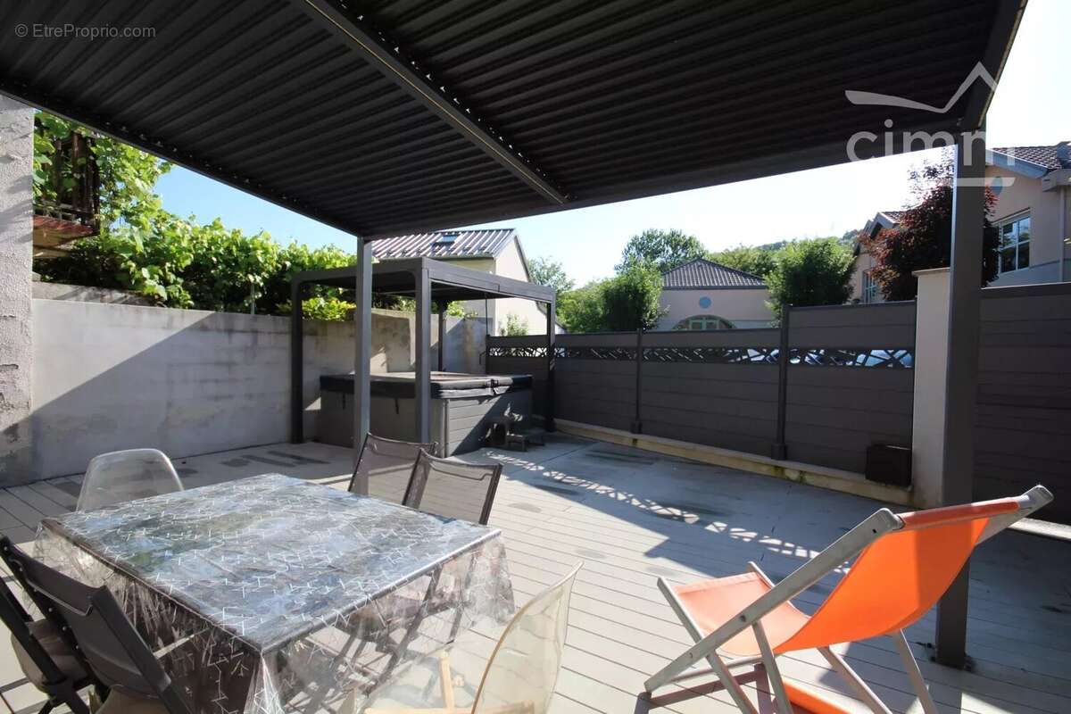 Maison à LA ROCHETTE