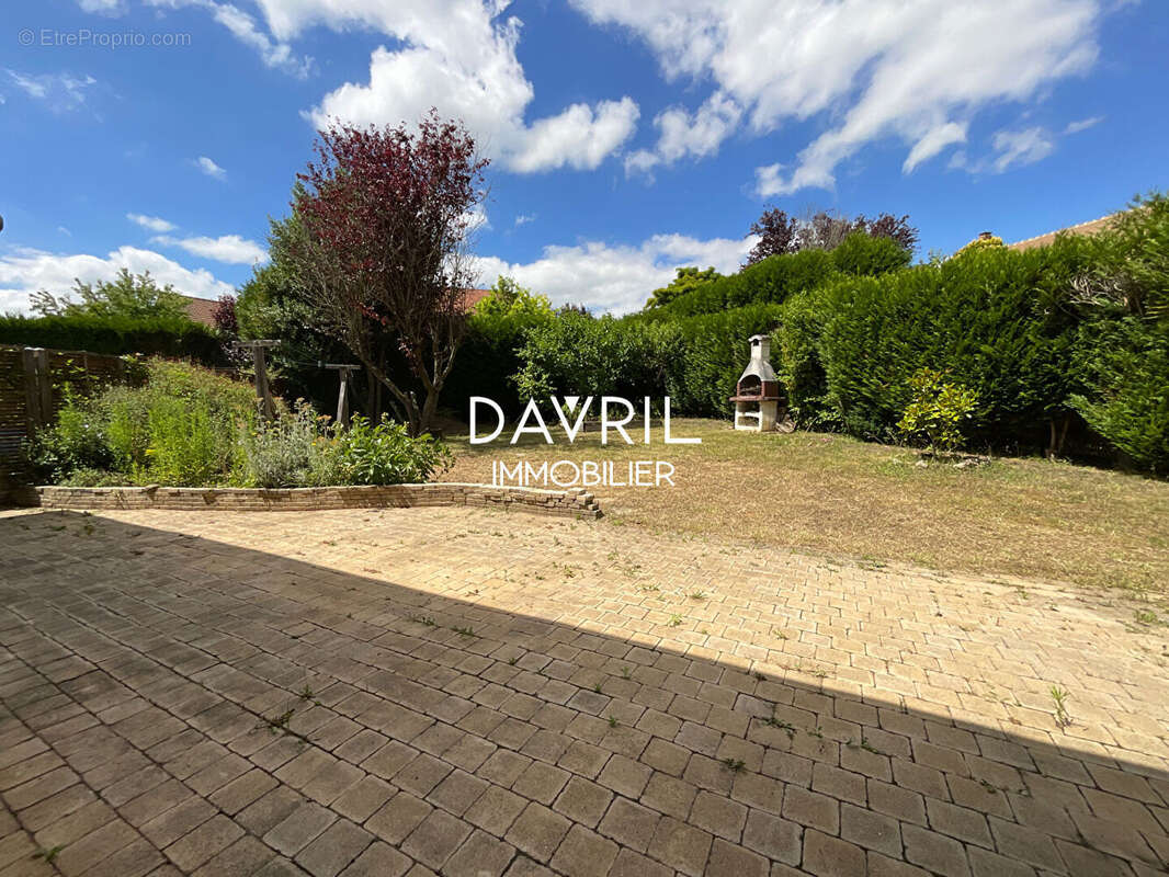 Maison à CHANTELOUP-LES-VIGNES