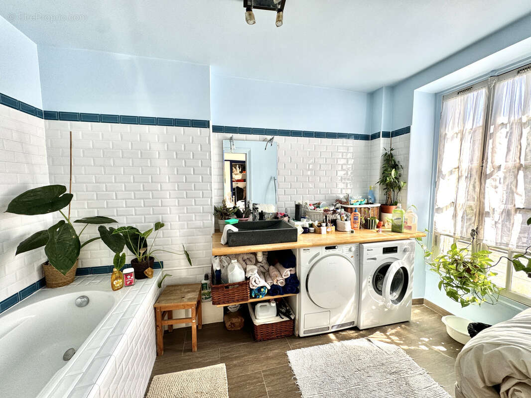 Appartement à CHARENTON-LE-PONT