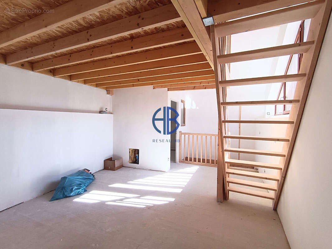 Appartement à YENNE