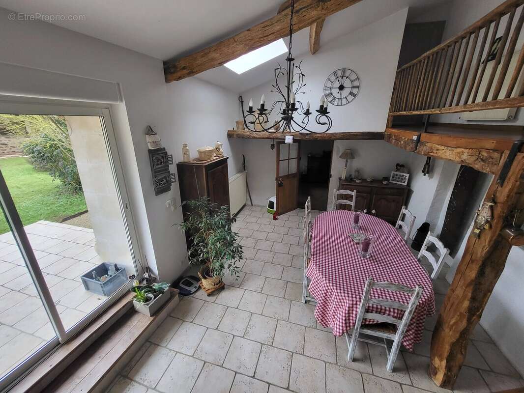 Maison à LA CHAPELLE-MOULIERE