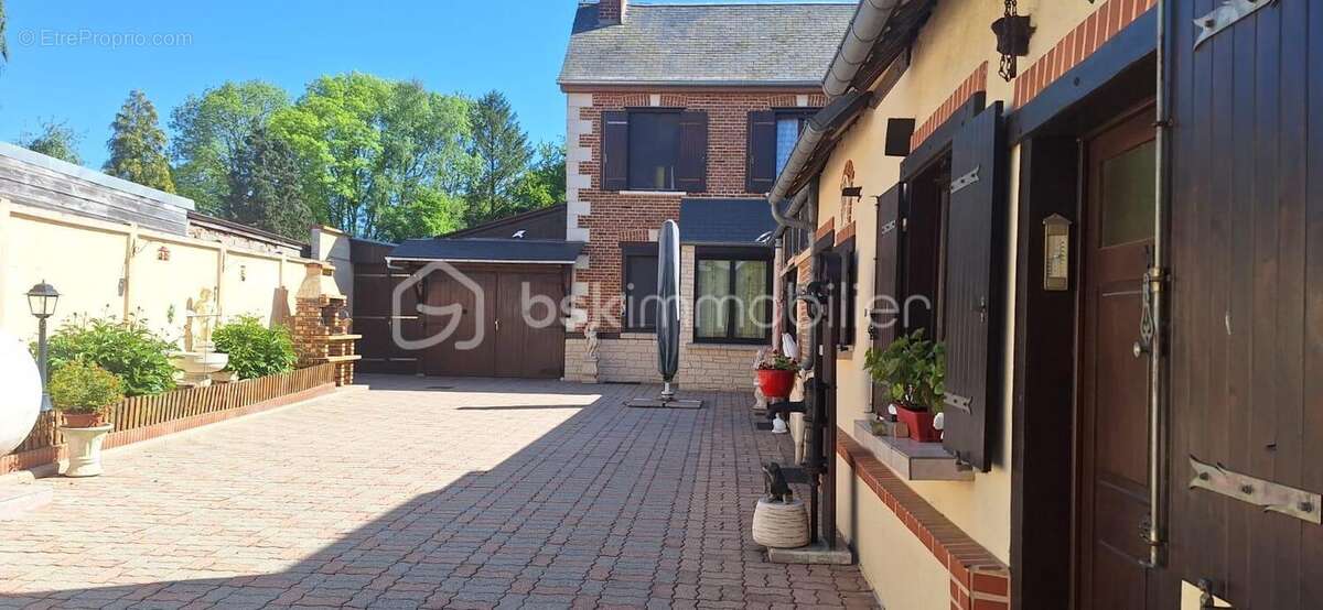 Maison à GRANDVILLIERS