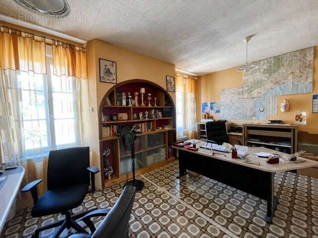 Maison bourgeoise - 201 m², piscine, studio indépendant et vue dégagée ! - photo 9