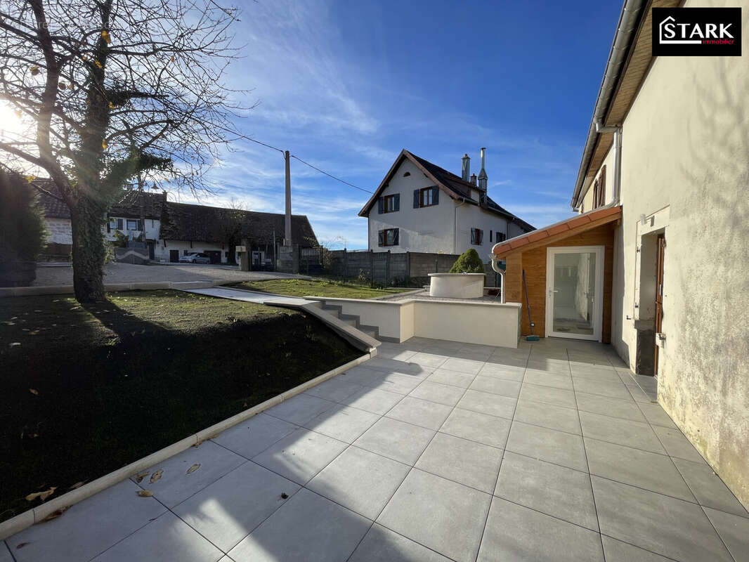 Maison à MONTBOUTON