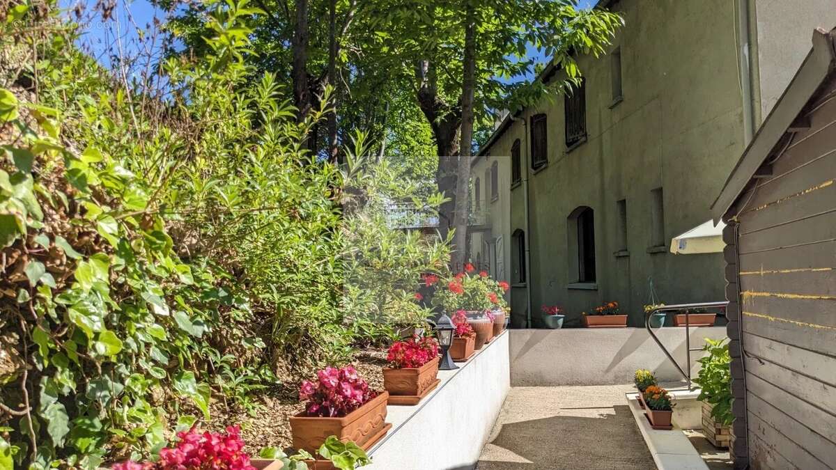 Maison à LE COLLET-DE-DEZE