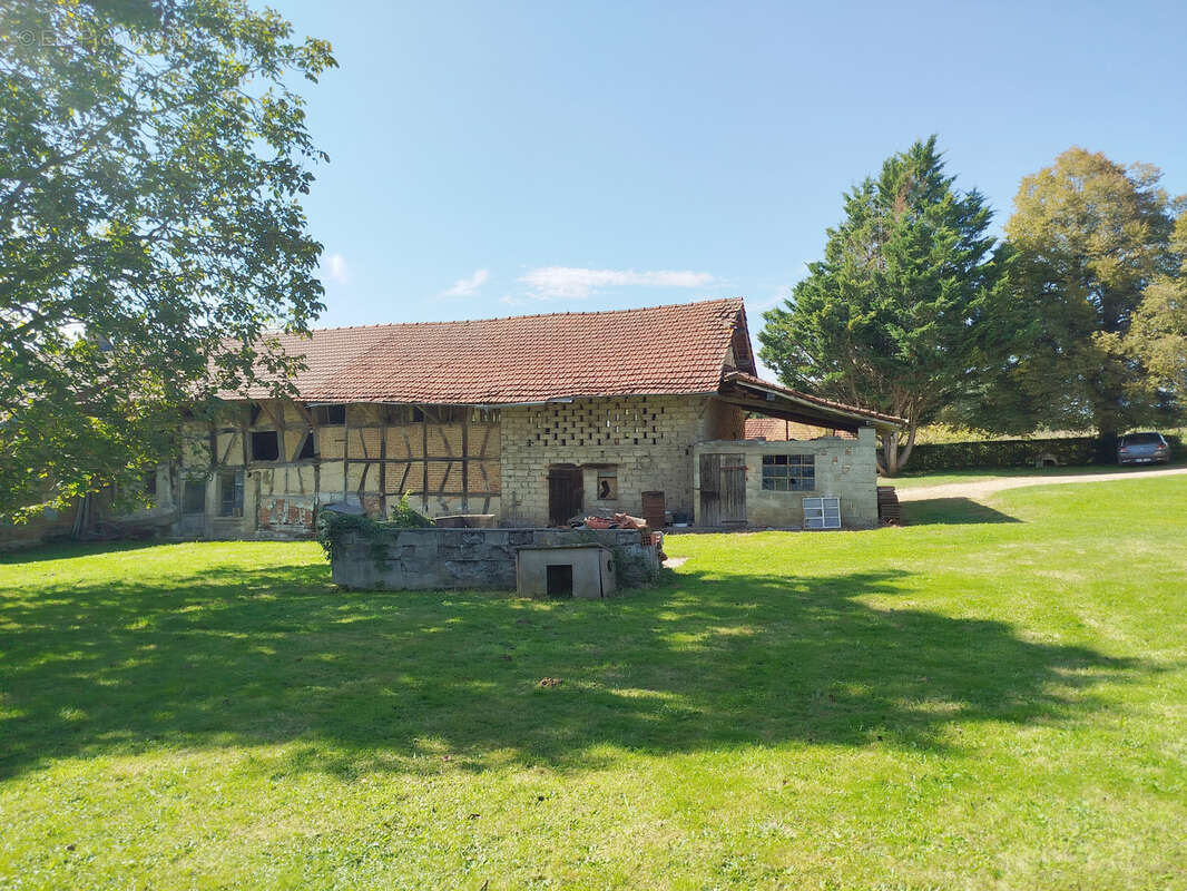 Maison à MONTREVEL-EN-BRESSE