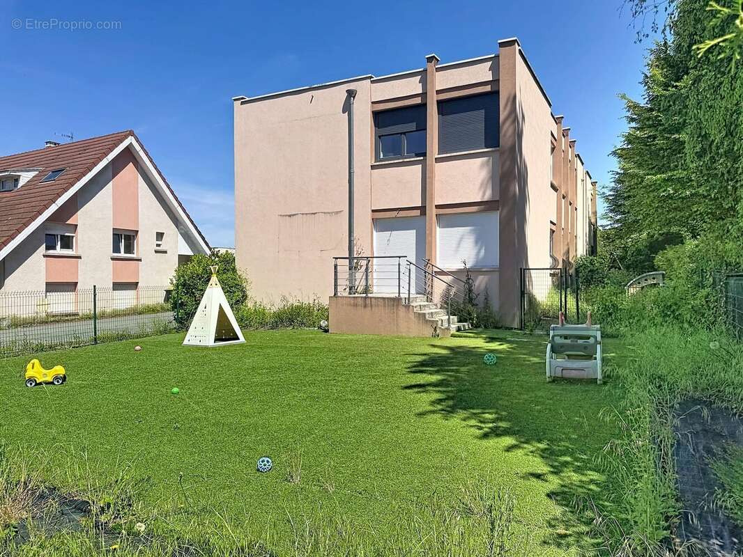 Commerce 325 m² à Grand-Charmont  - photo 5