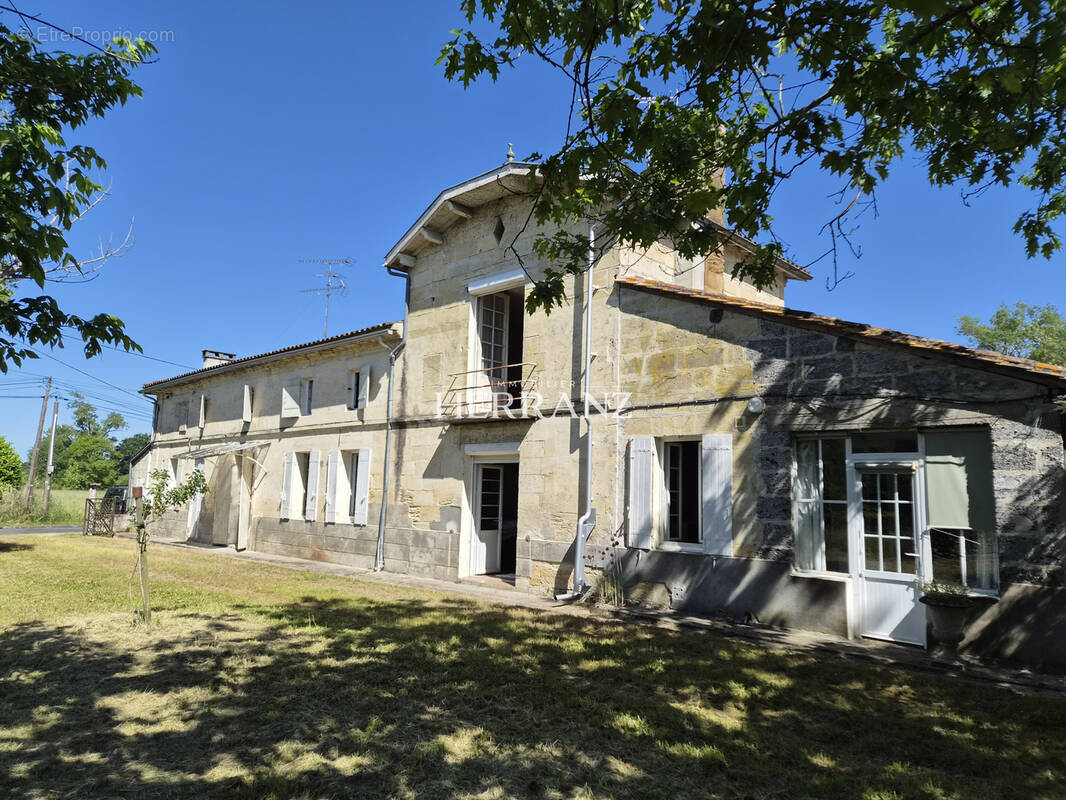 Maison à CAMPS-SUR-L'ISLE