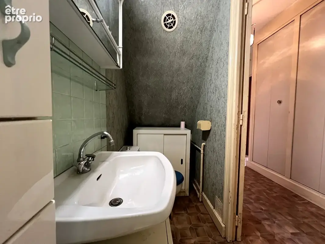 BAR LE DUC : Maison de ville 74 m² à rénover, 4 pièces, 2 chambres, garage, terrasse et jardin - photo 14