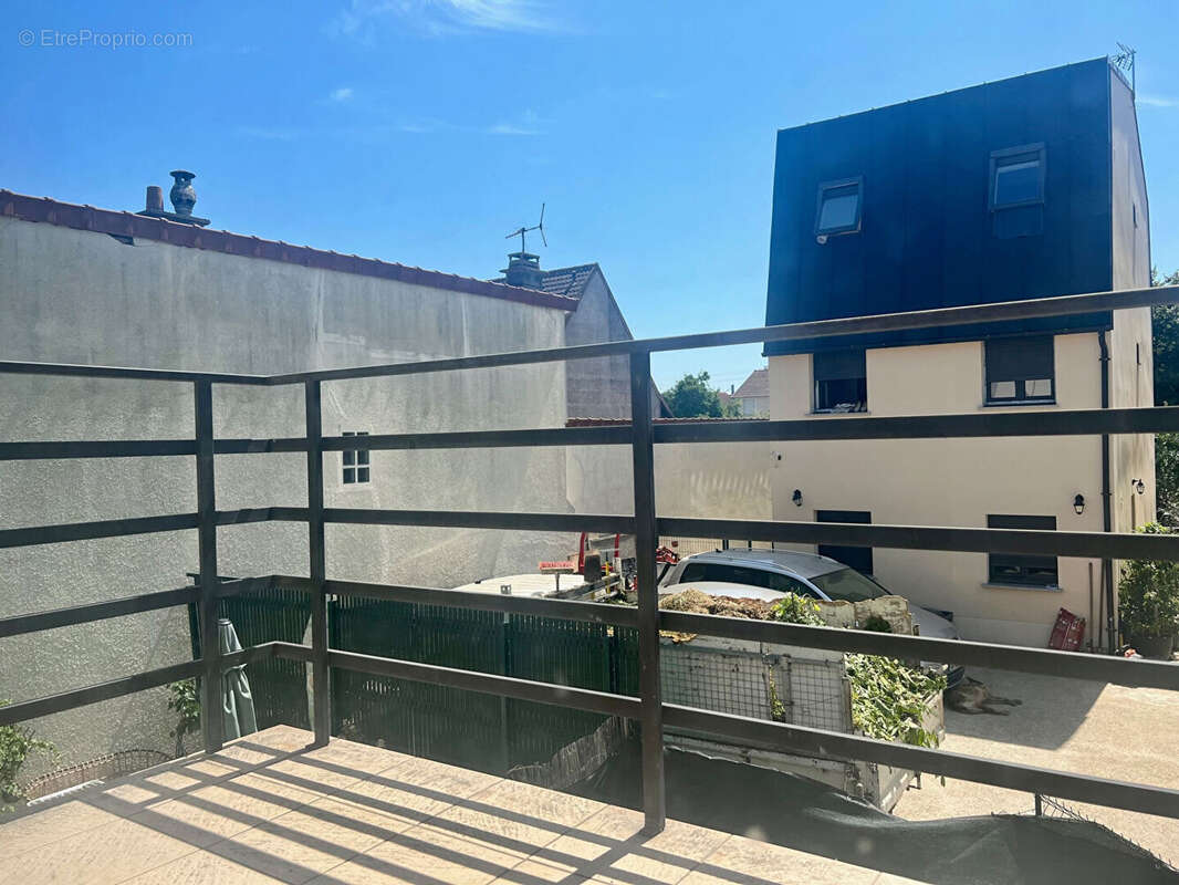 Appartement à SARTROUVILLE