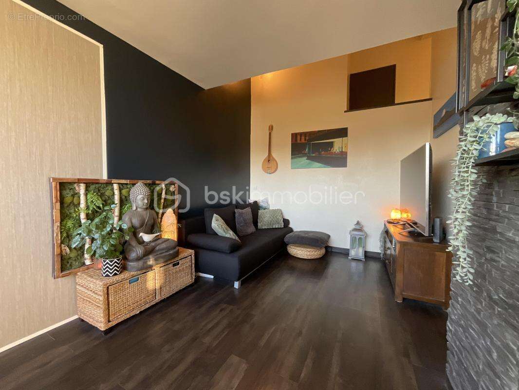 Appartement à FRESNES