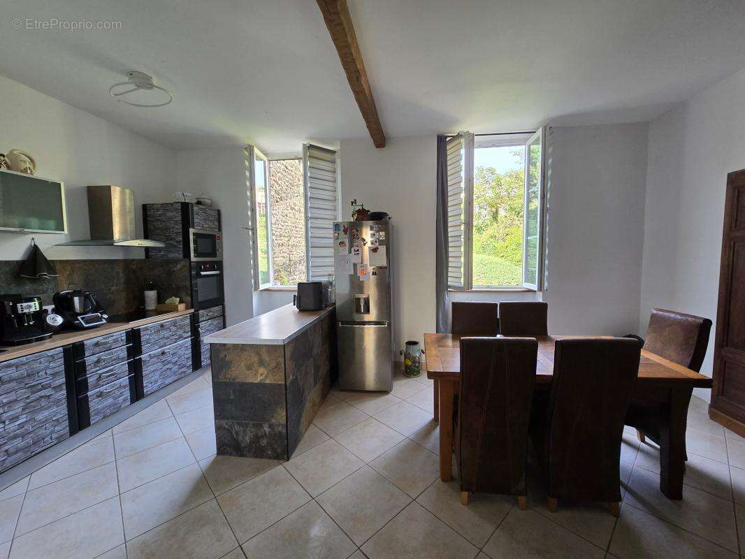 Appartement à L'ARBRESLE