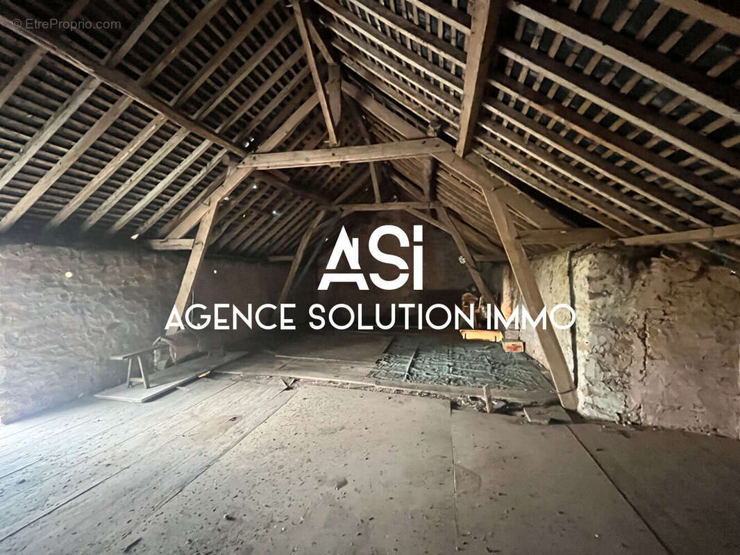 Maison à NEUVILLETTE-EN-CHARNIE