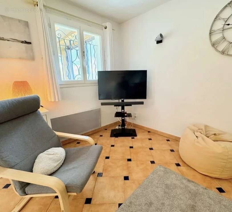 Appartement à ROQUEBRUNE-SUR-ARGENS