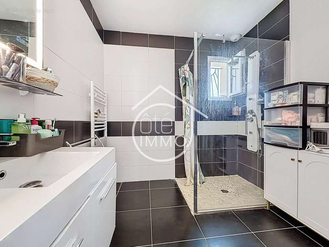 Maison à SAINT-MAGNE-DE-CASTILLON