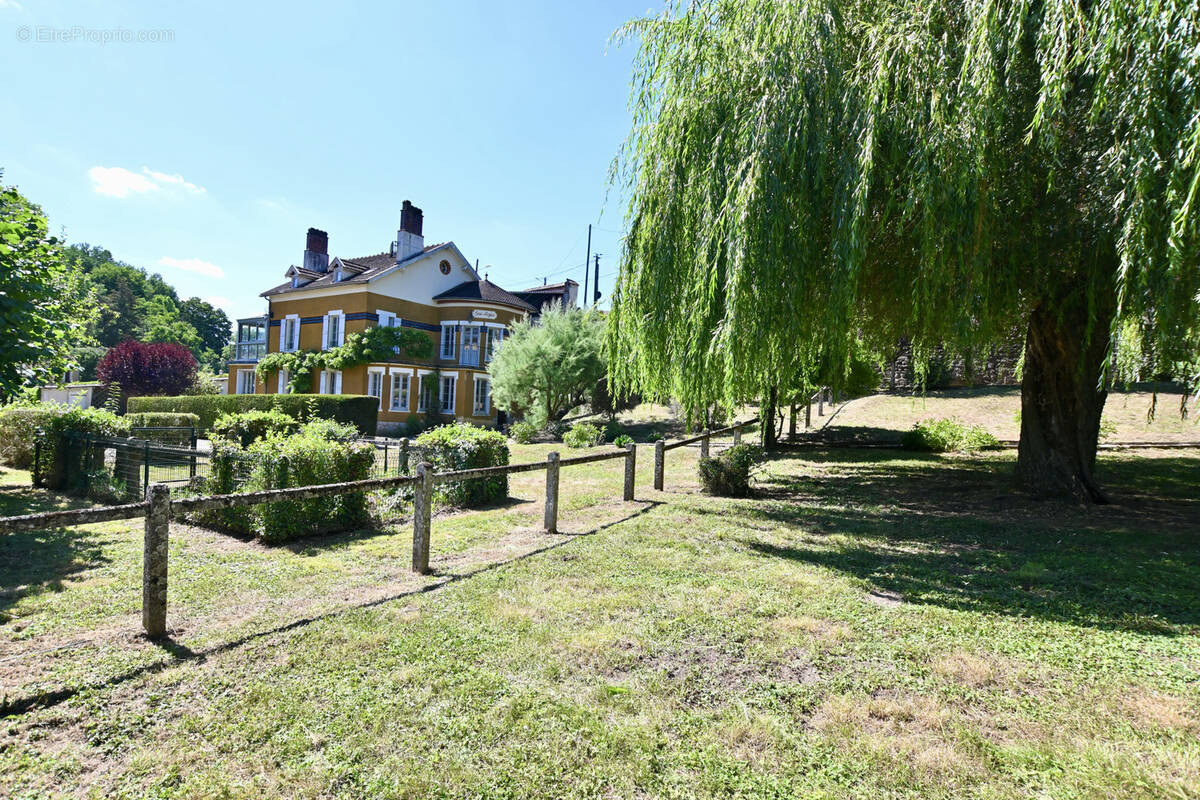 Appartement en rez-de-chaussée dans une demeure de charme. - photo 1