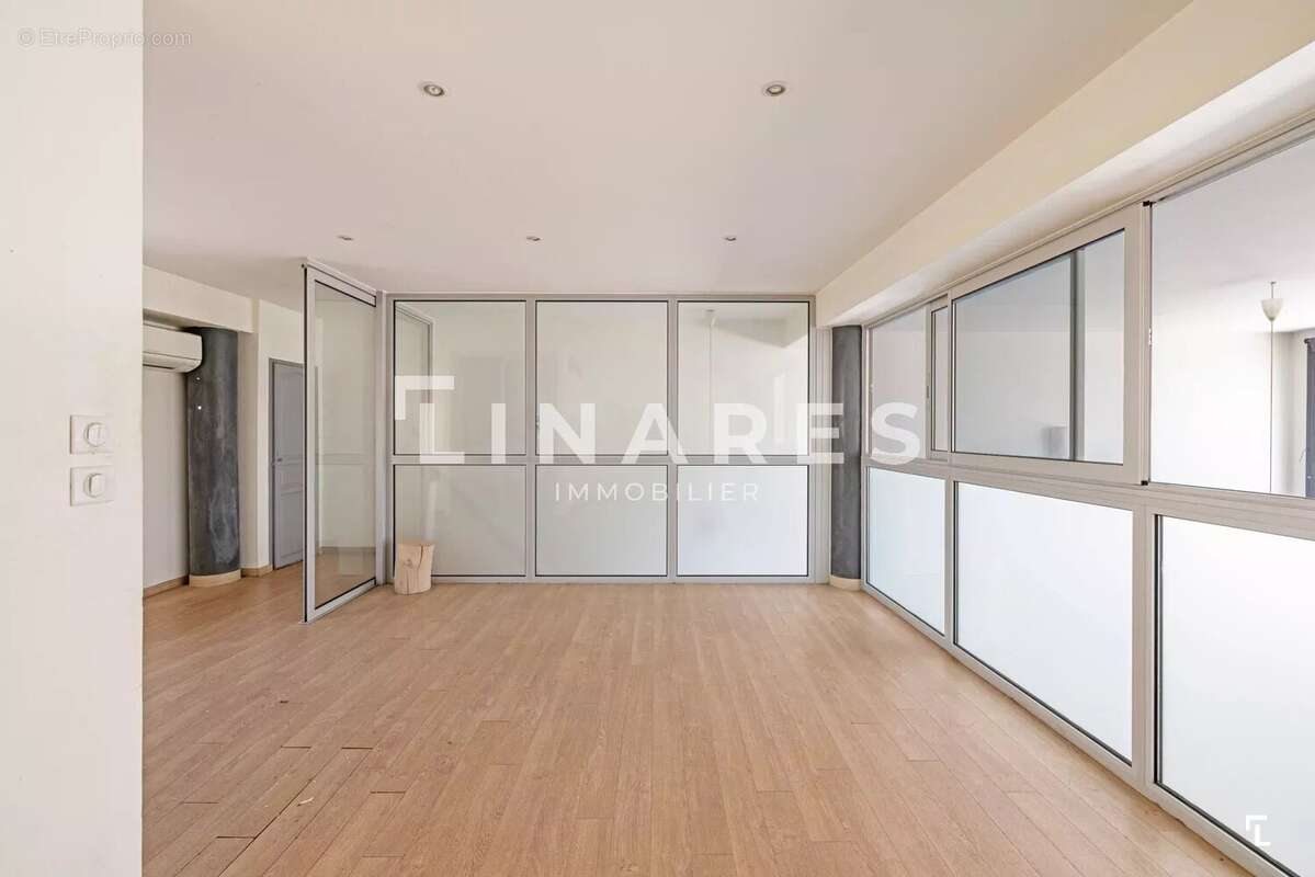 Appartement à MARSEILLE-1E