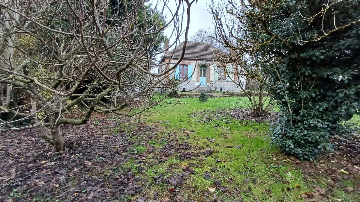 Maison à LES ORMES-SUR-VOULZIE