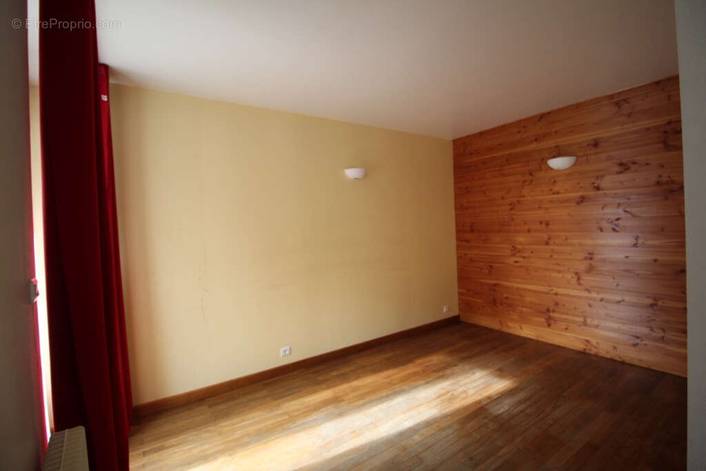Maison à POULE-LES-ECHARMEAUX