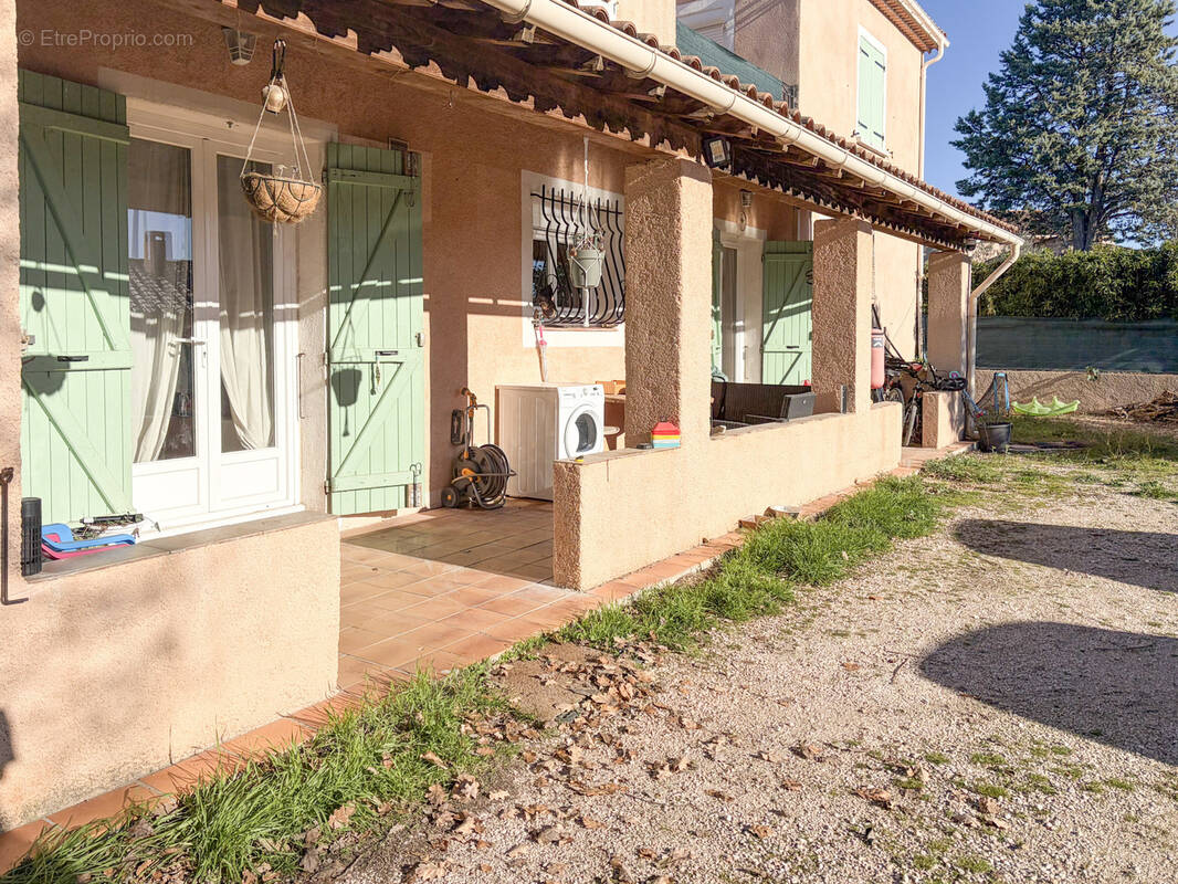 Appartement à FORCALQUEIRET