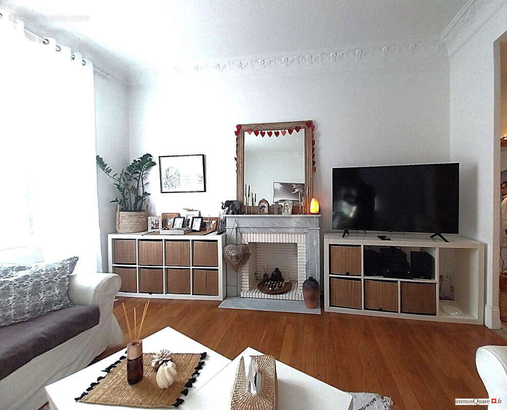 Coin salon/TV - Appartement à GRENOBLE