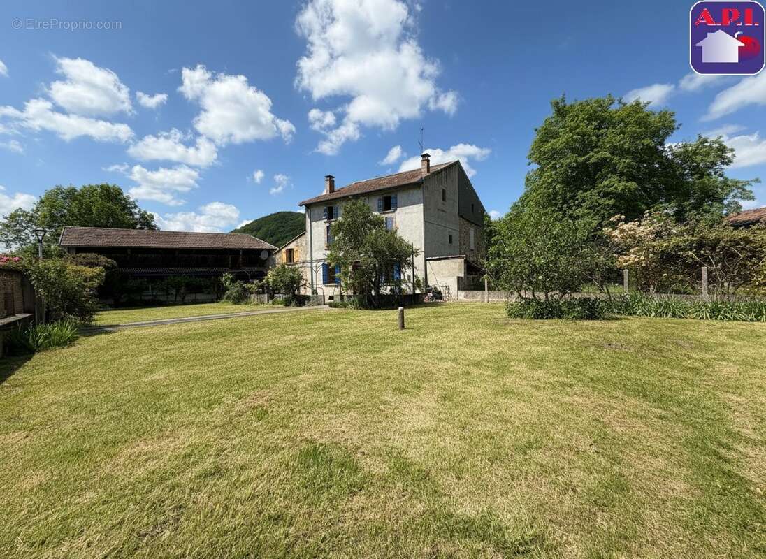 Maison à CRAMPAGNA