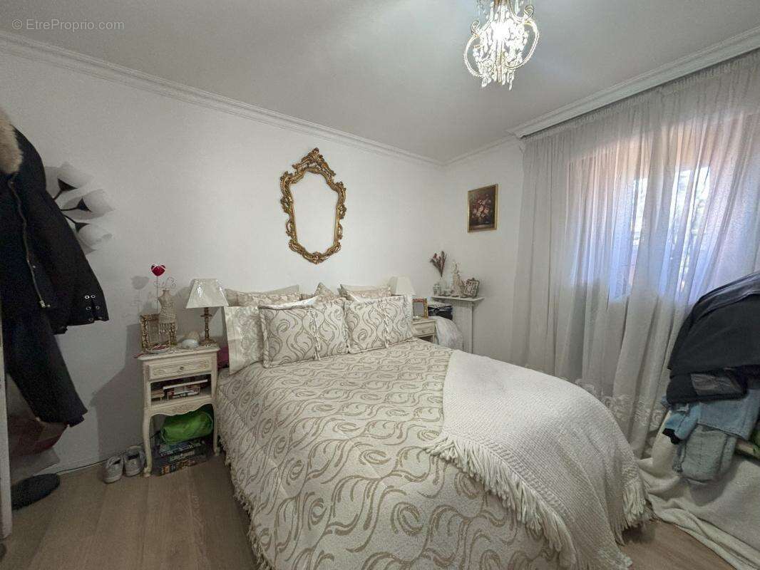 Appartement à SAINT-LAURENT-DU-VAR