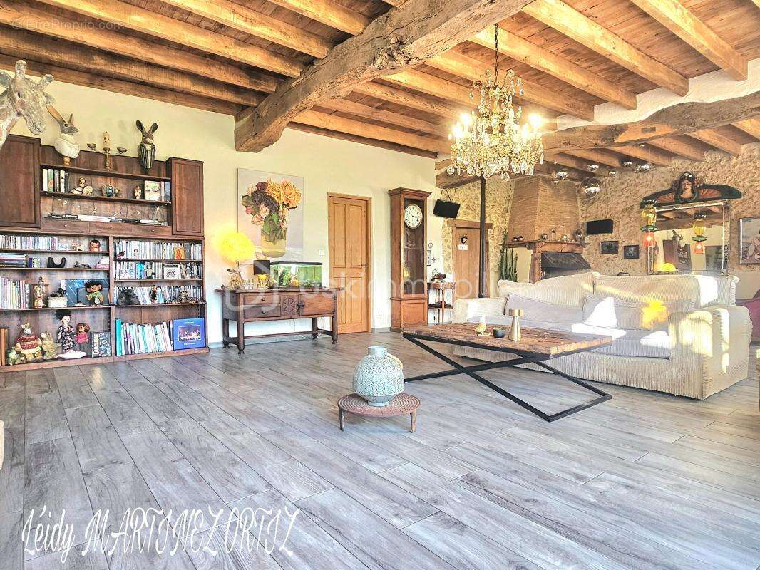 Maison à VIC-FEZENSAC