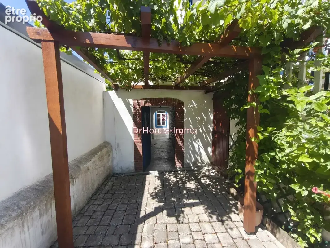 Maison 6 pièces 230 m² à vendre à Oloron-Sainte-Marie (64400) - photo 2