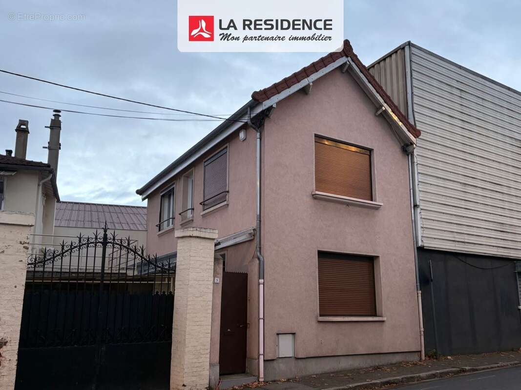 Maison à LES MUREAUX