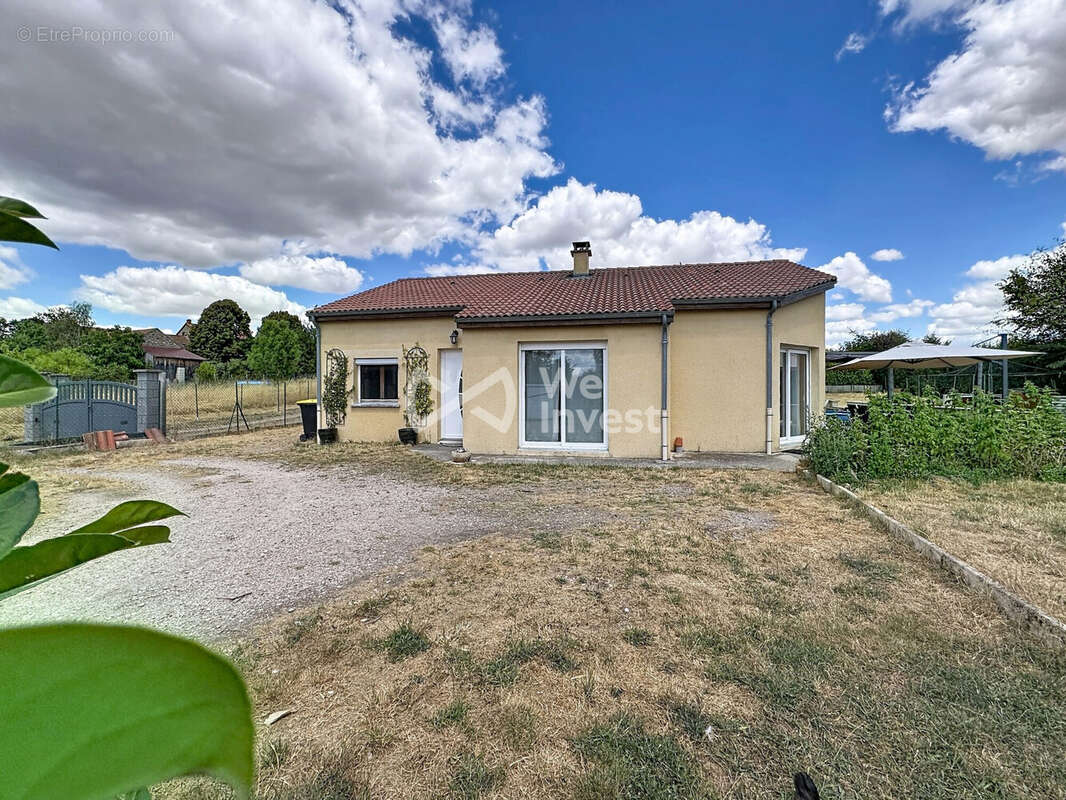 Maison à SAINT-HILAIRE-LA-CROIX