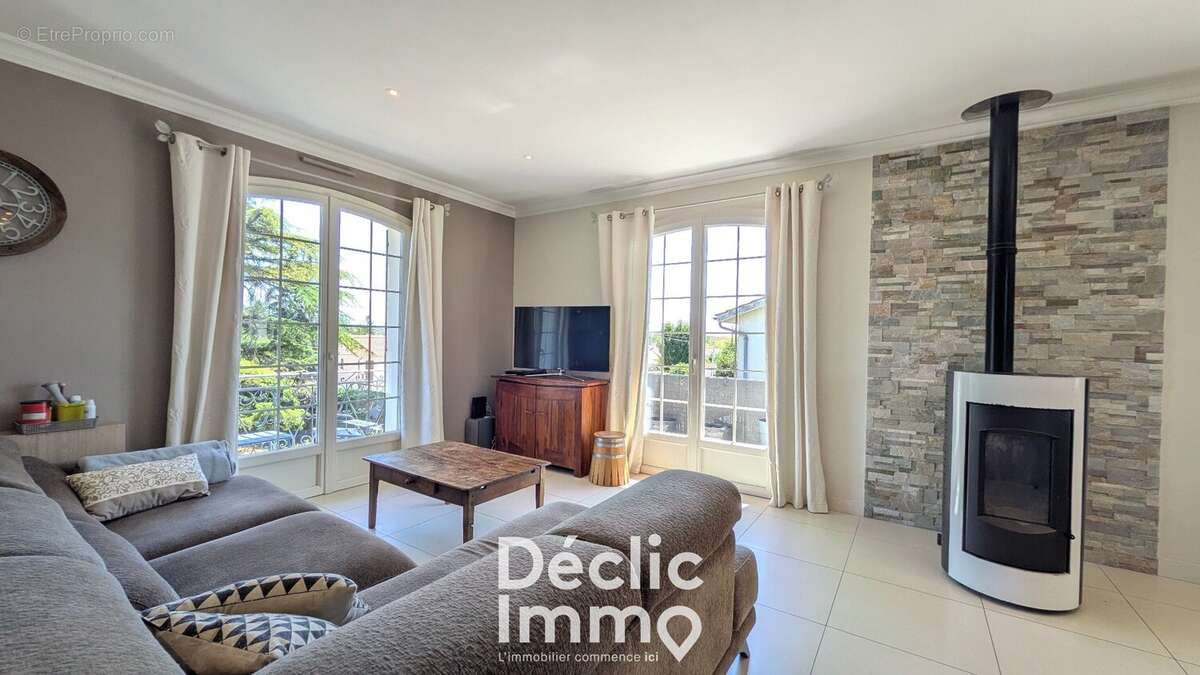 Pavillon Traditionnel de 176m² avec Piscine et Prestations Haut de Gamme à La Couronne - photo 4