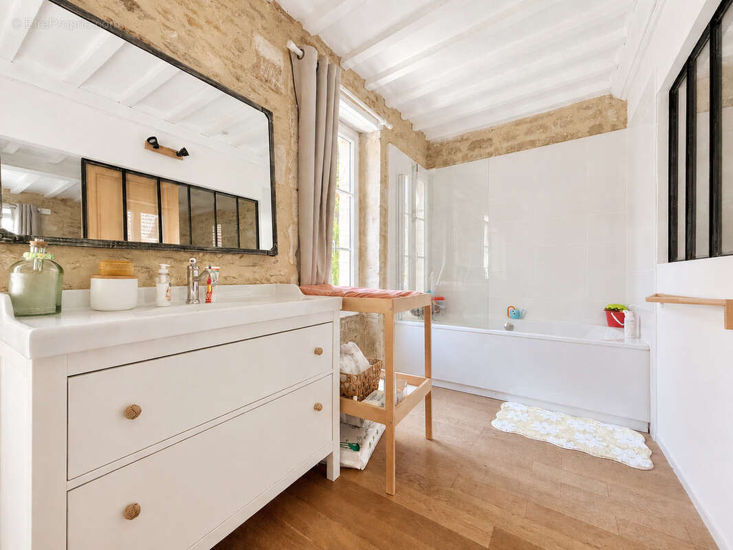 Maison rénovée de charme à REVIERS - photo 14