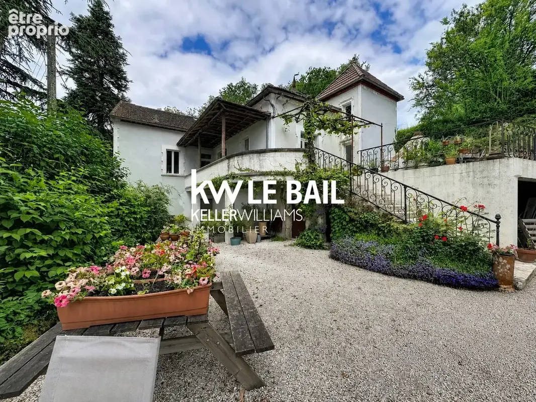 Maison 13 pièces 315 m² à vendre à Luzech (46140) - photo 2