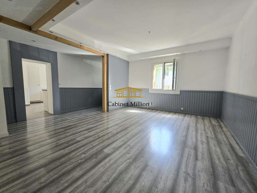 Maison à VIC-LA-GARDIOLE