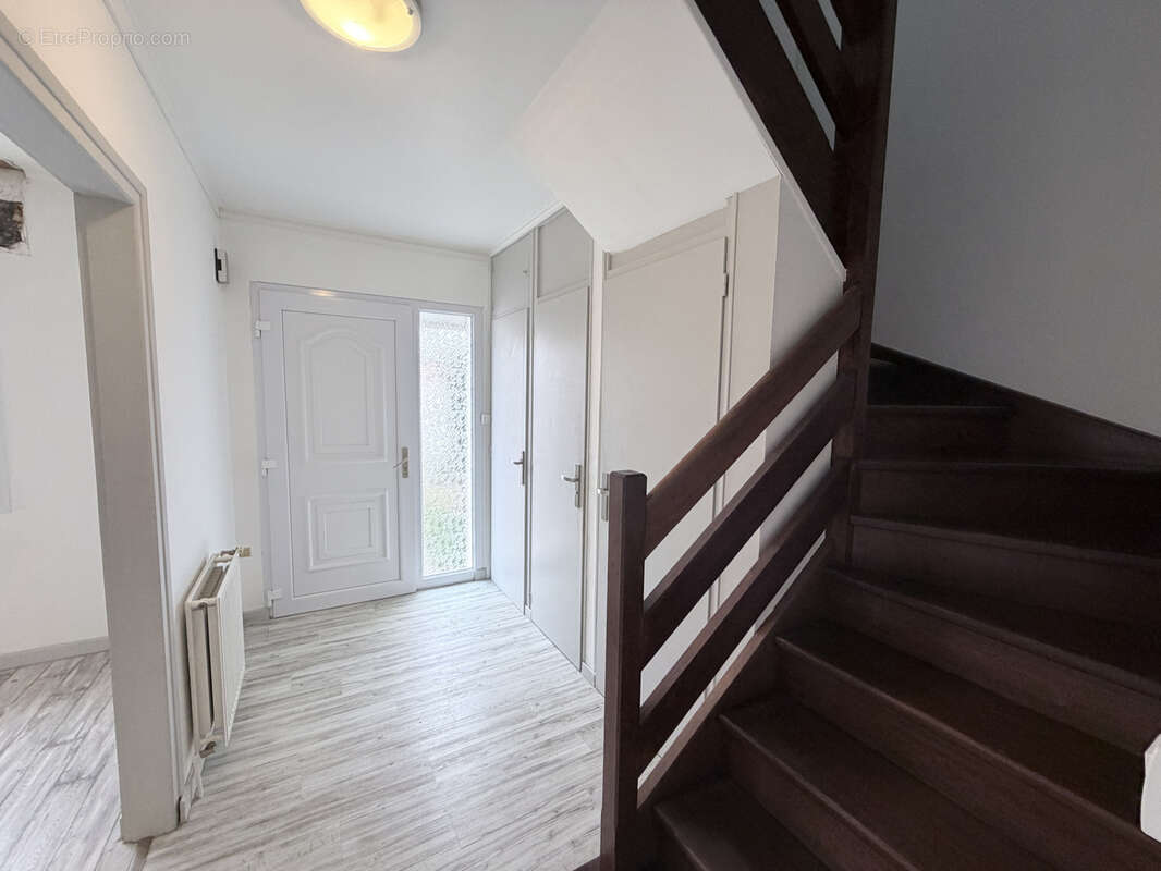 Maison à ESMERY-HALLON