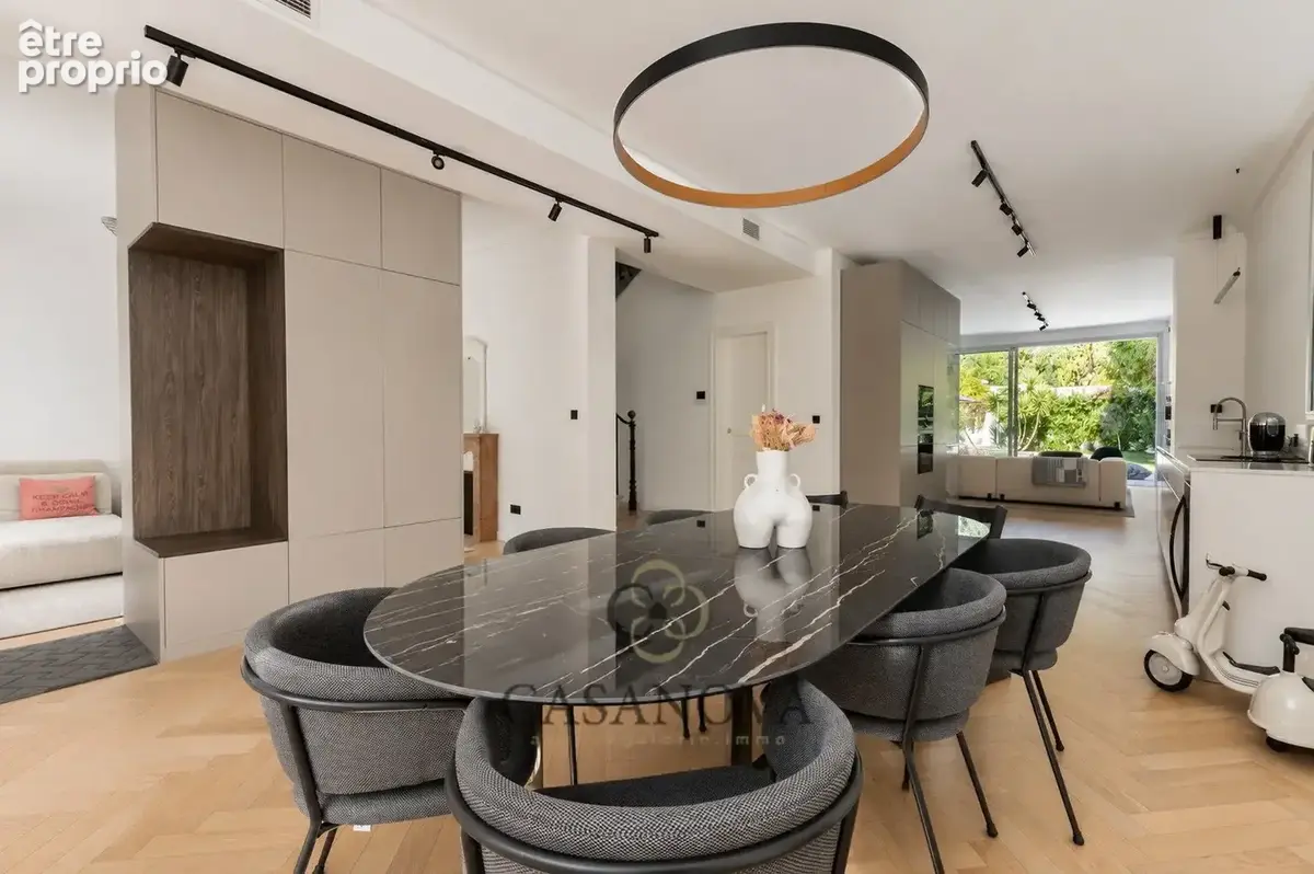 Maison de caractère rénovée avec jardin paysager, piscine et garage aux Arceaux à Montpellier - photo 9