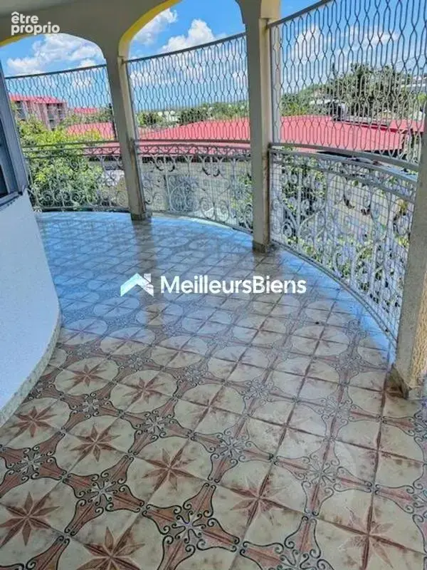 Baisse de prix !!! a vendre sur baie mahault proche commoditees grande villa  de 392 m² sur 796 m² de terrain - photo 6