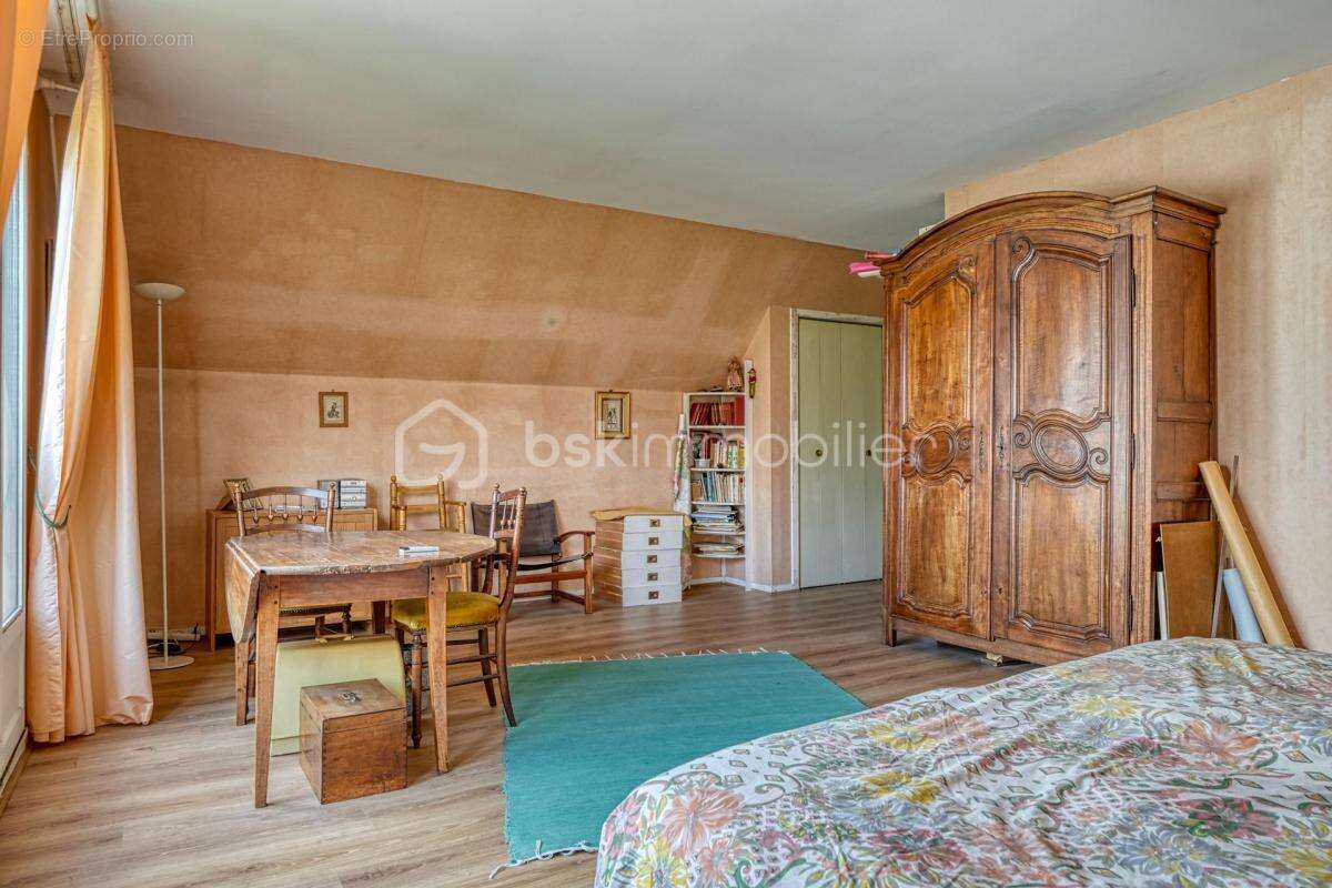 Maison à VOISINS-LE-BRETONNEUX