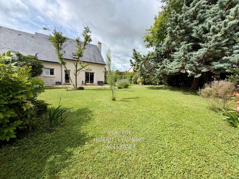 Maison familiale de 146 m² à Tiercé – 5 chambres, jardin sans vis-à-vis, Centre ville et gare à pied - photo 13