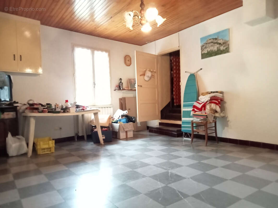 Maison à CHARMES-SUR-RHONE