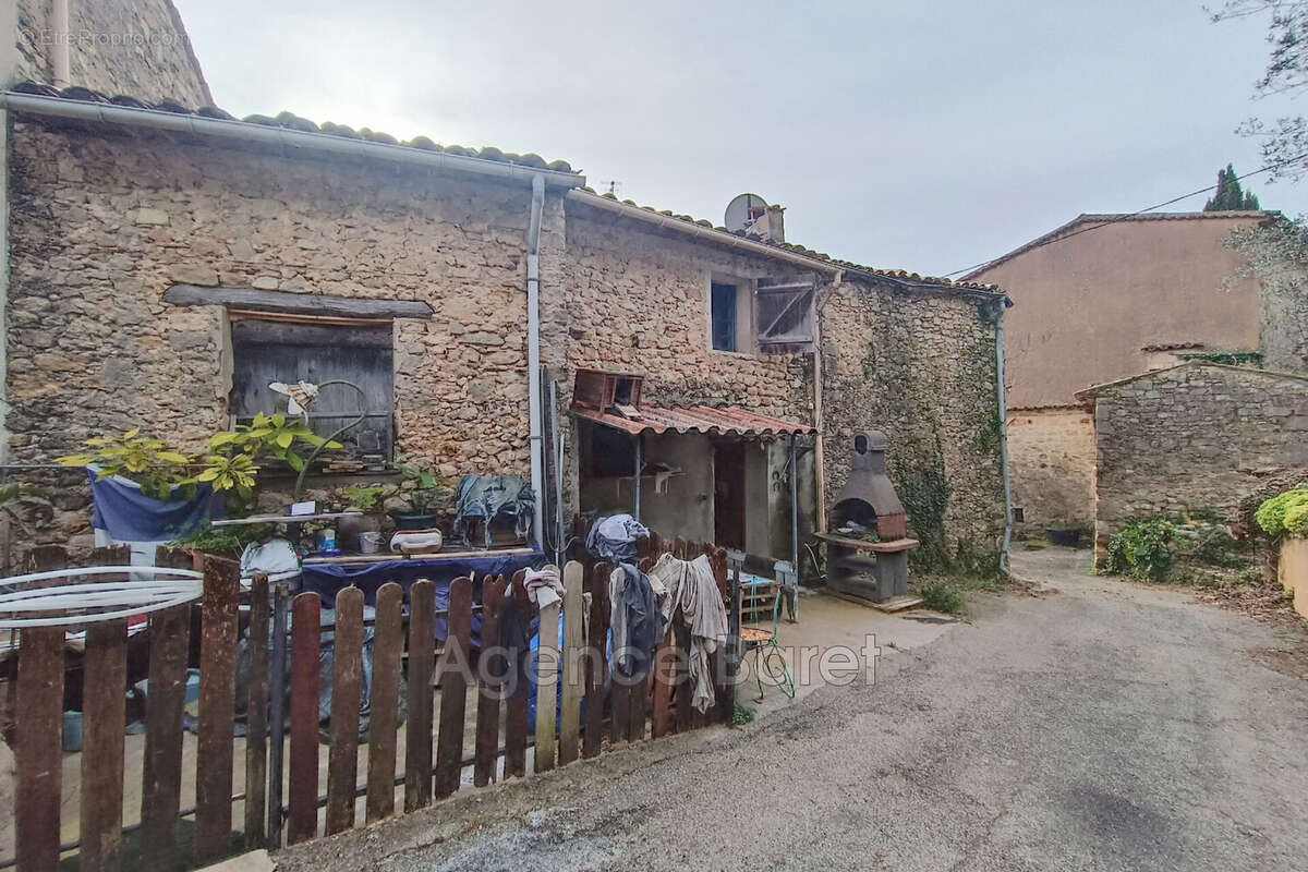 Maison à AMPUS