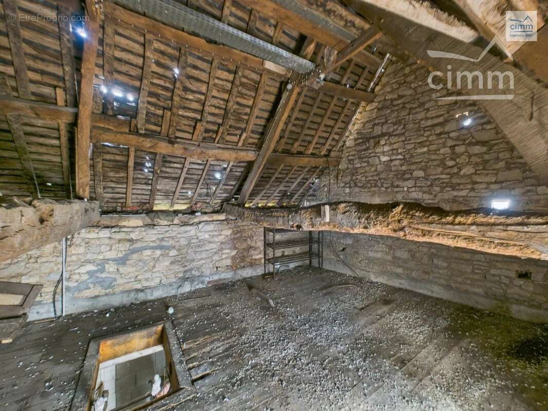 Maison à BOURG-DES-COMPTES