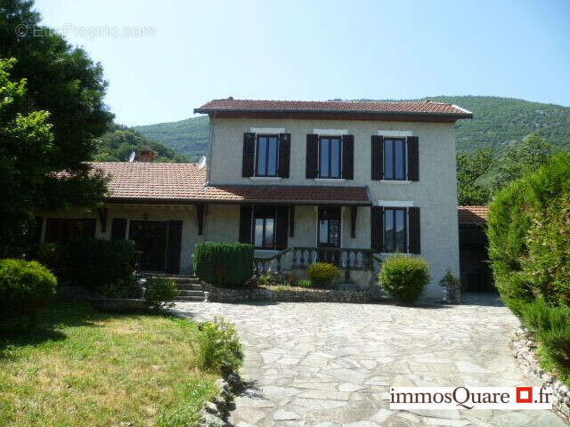 Maison à VEUREY-VOROIZE