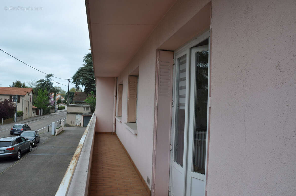 Bel appartement traversant de 70 m2, avec deux grands balcons, un garage, et une cave. - photo 13