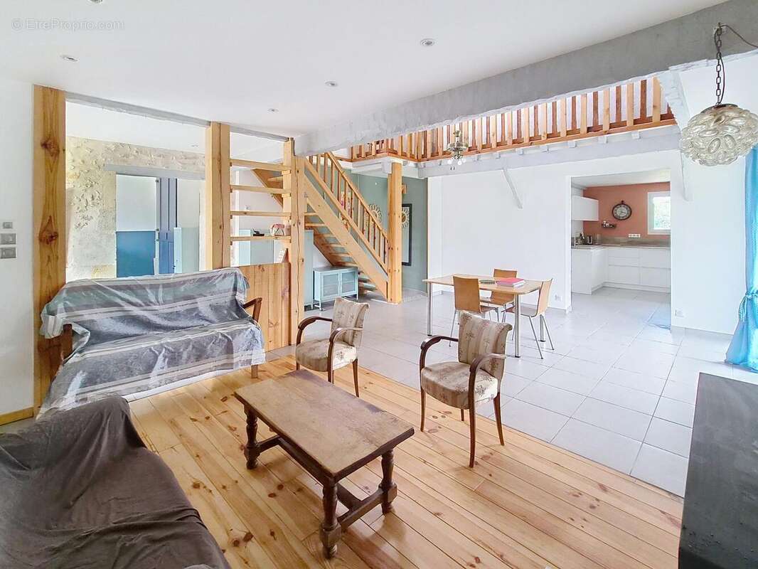Maison 212 m² à Valeyrac  - photo 3
