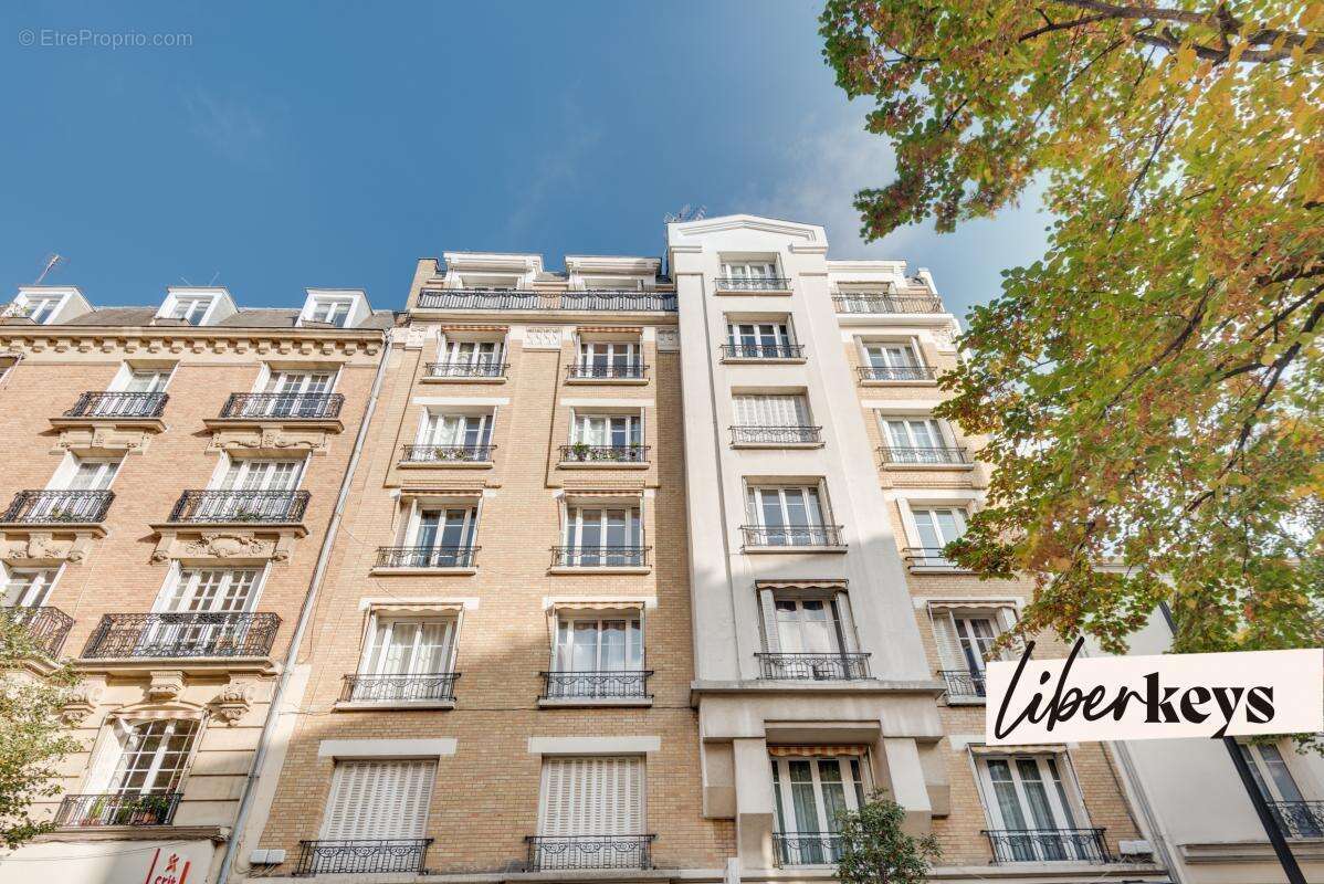 Appartement à COURBEVOIE