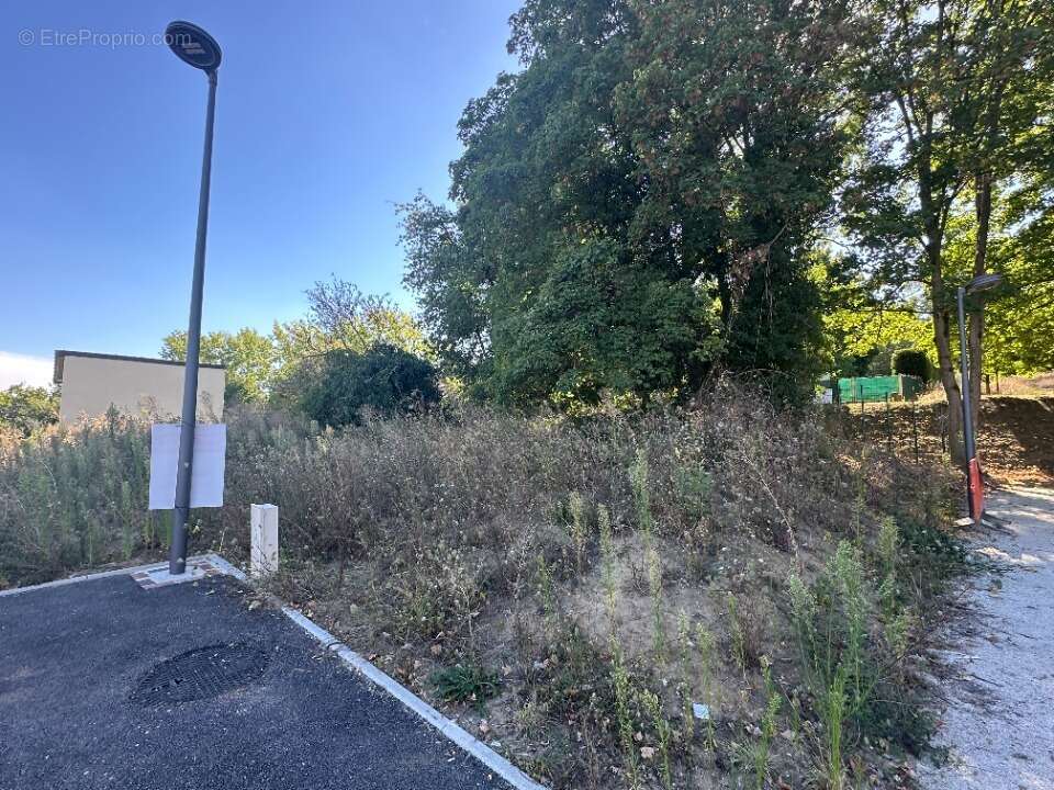 Terrain à JOUY-LE-MOUTIER