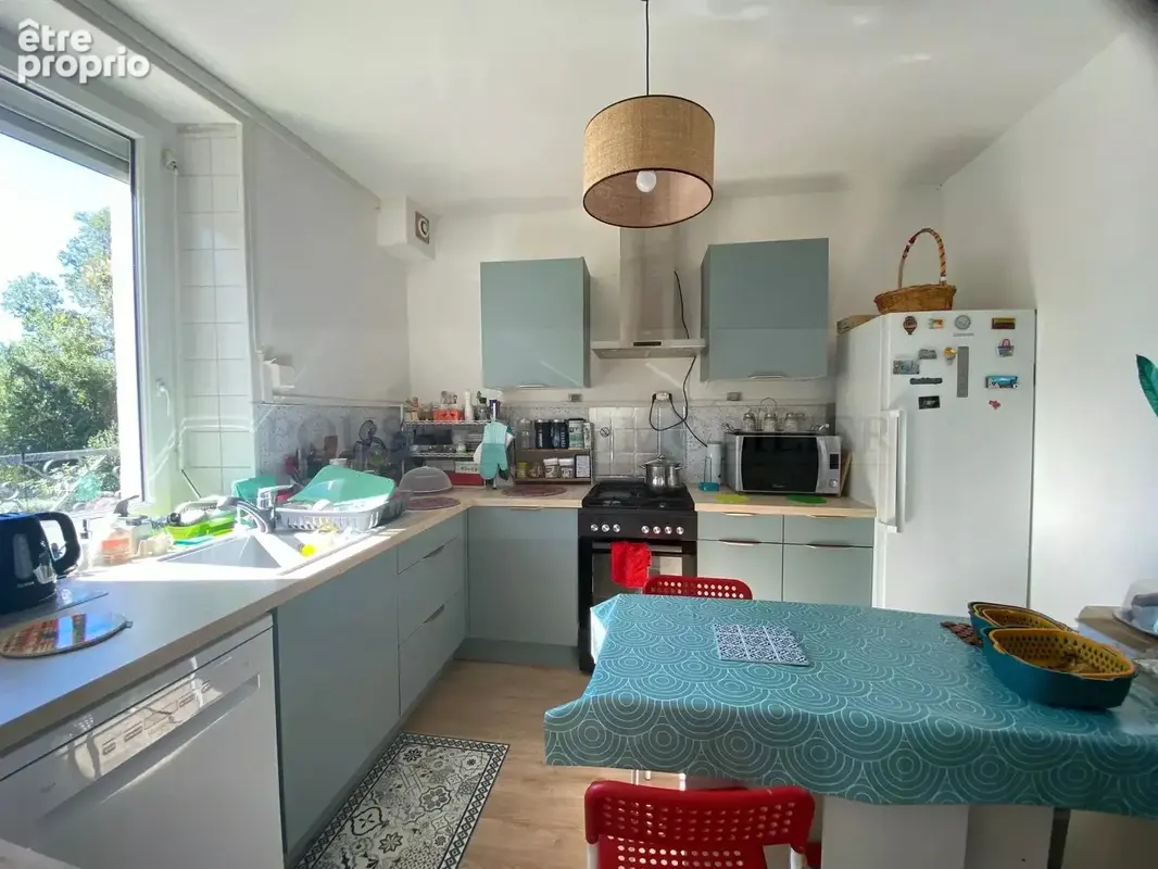 Jolie maison de bourg en pierre de 76,41 m² avec garage et terrasse qui offre une superbe vue panoramique sur la vallée. - photo 4